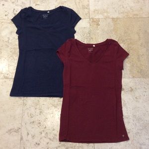 2 Blue & Red V-Neck Guess "The Perfect Tee" S